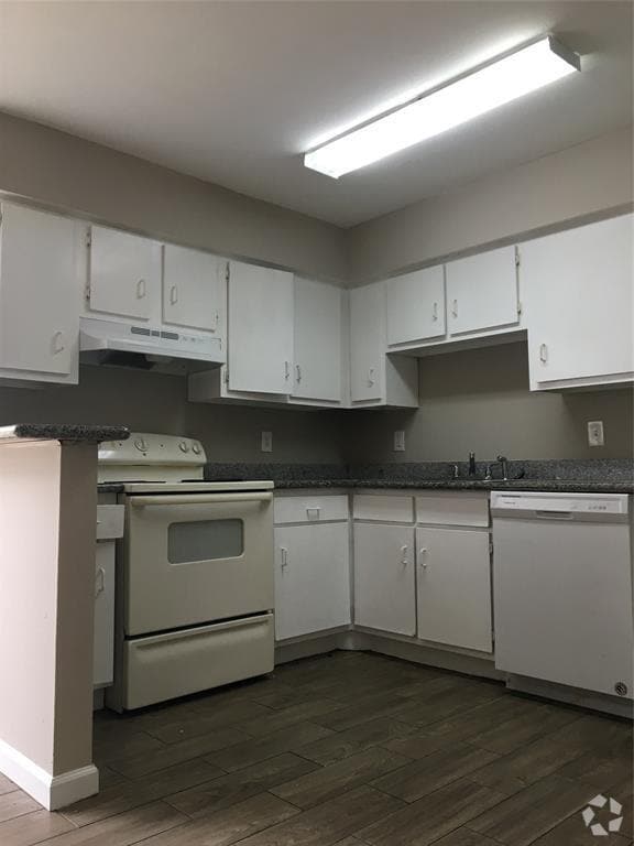 Building Photo - 5625 Antoine Dr