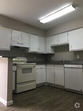 Building Photo - 5625 Antoine Dr