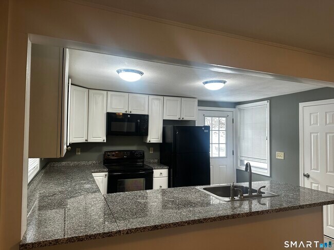 Foto del edificio - 4 Eastview Dr