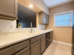 Building Photo - 17659 Red Oak Dr