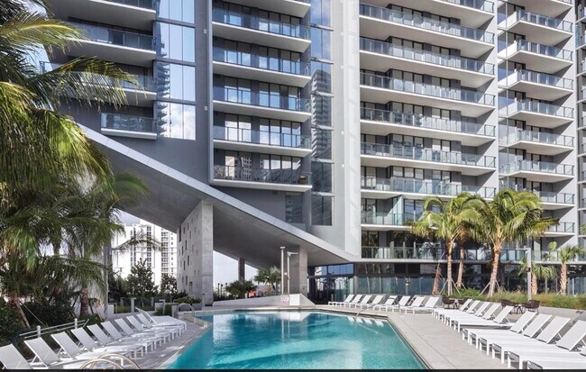 Foto del edificio - 88 SW 7th St