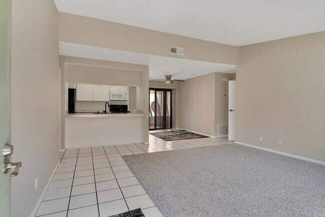 Foto del edificio - 74 Lakeview Cir