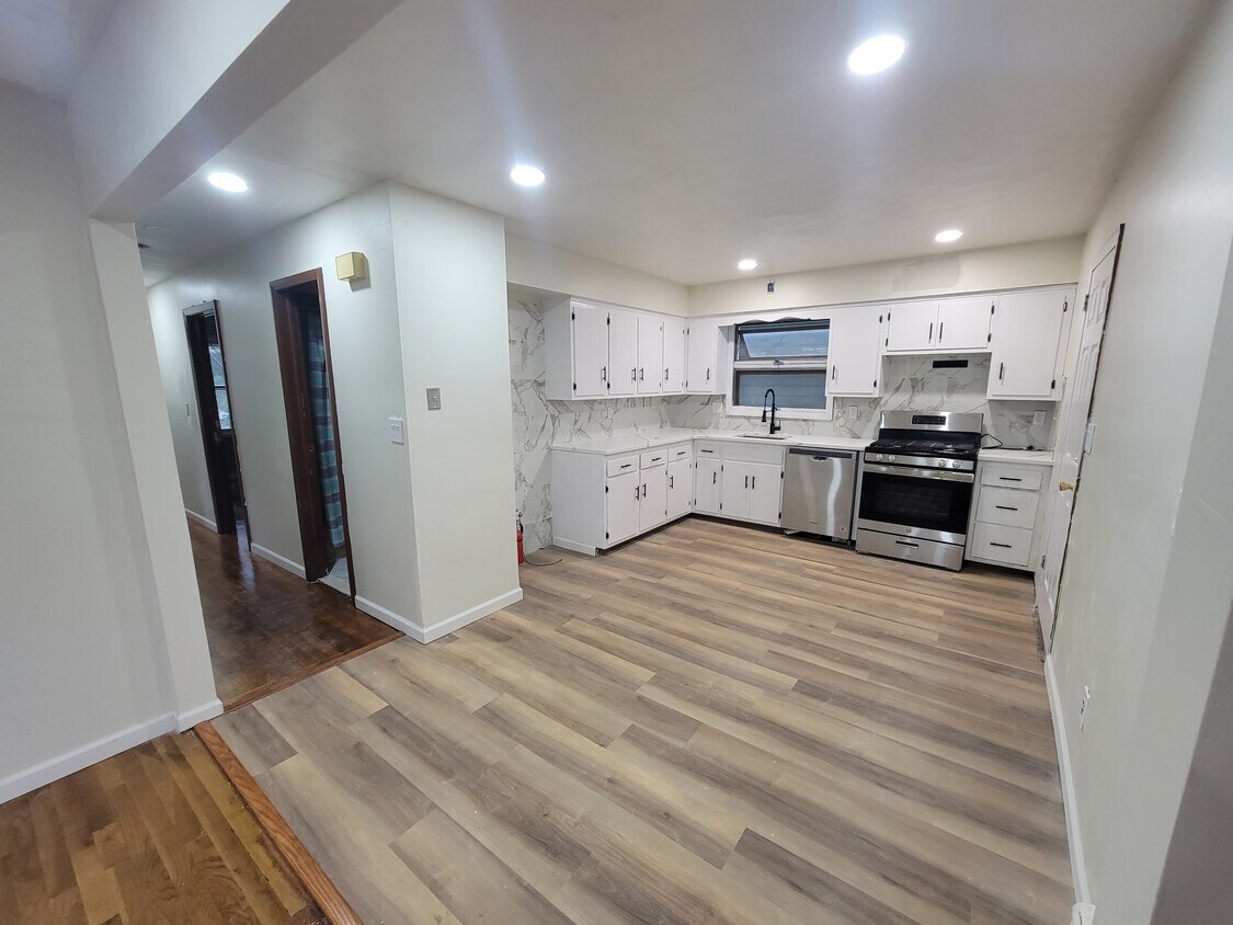 Foto principal - 648 Gregory Ave