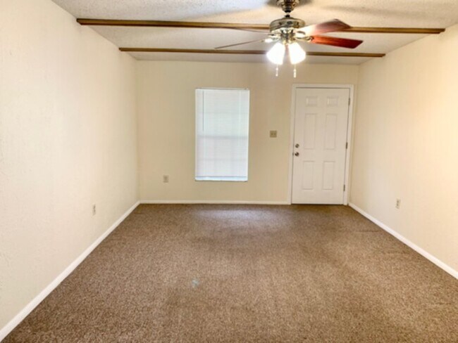 Building Photo - Beautiful 3/1.5 Home with Updated Kitchen,...