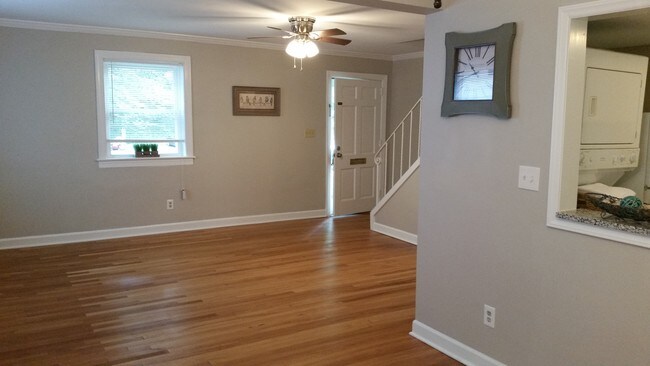Living room - 1055 Nichols Dr