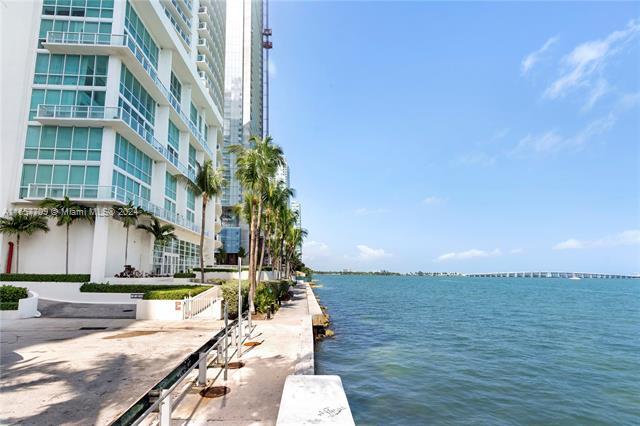 Foto del edificio - 665 NE 25th St