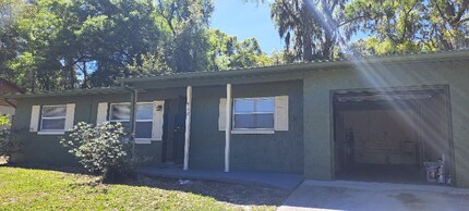 Building Photo - 812 Longview Ave