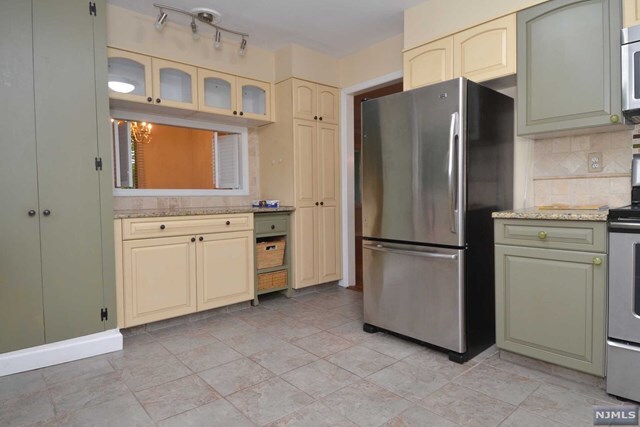 Building Photo - 126 Vreeland Ct