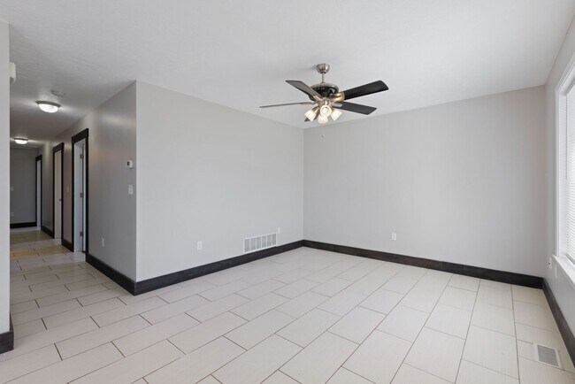 Building Photo - 4 bed 2 bath Home in Idaho Falls