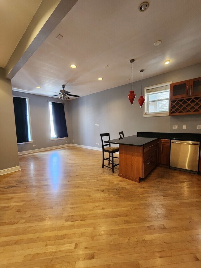 Foto del edificio - 929 W 18th Pl