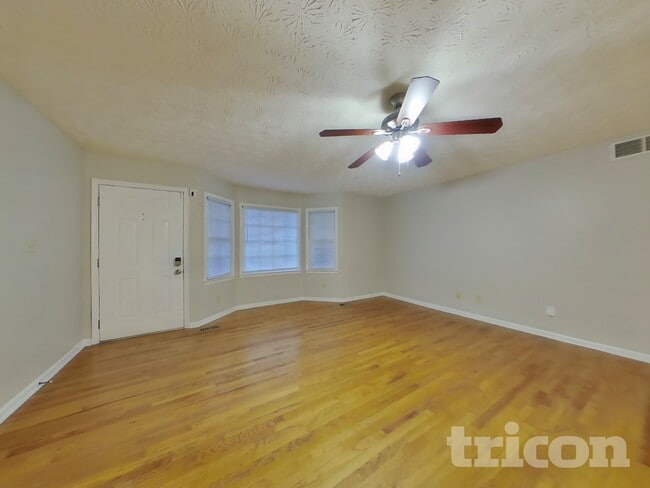 Building Photo - 15 Gregory Ln