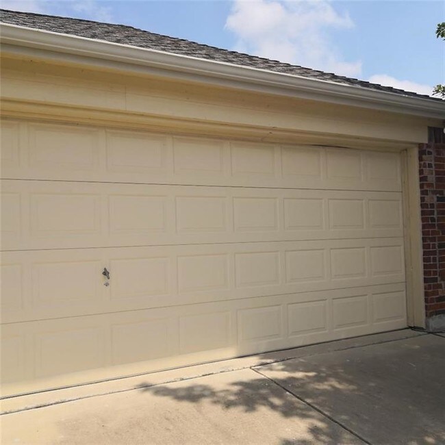 Building Photo - 7700 Uvalde Way