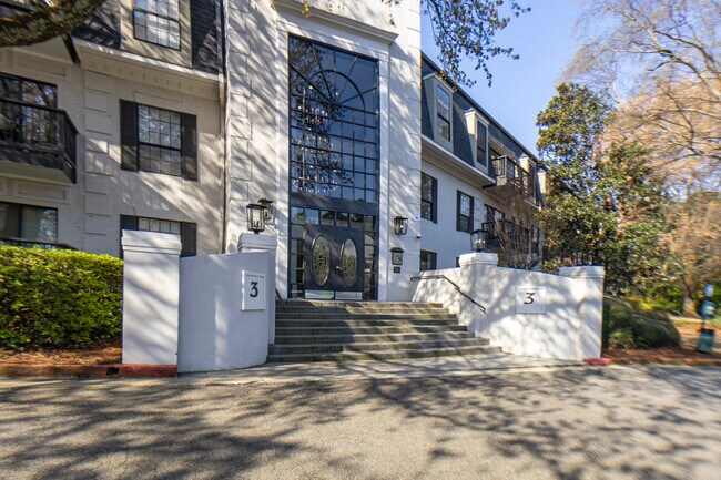 Building Photo - 3104 Pine Heights Dr NE