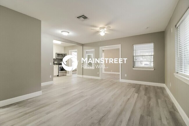 Foto del edificio - 3 Bedroom Pet-Friendly Home in DEBARY, FL ...