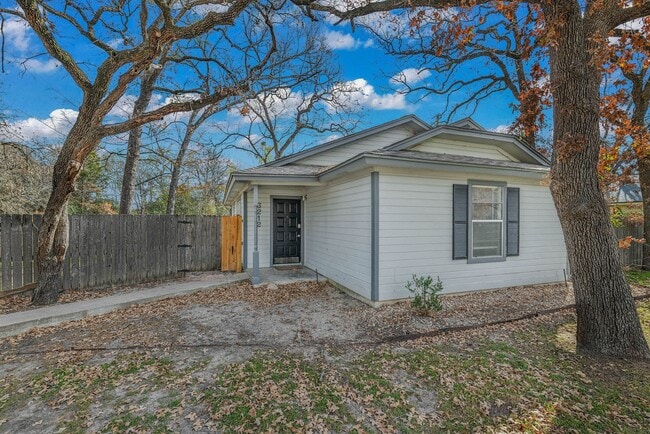 Building Photo - Adorable 3 bed in Quiet Neighborhood!