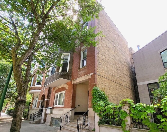 Building Photo - 1475 W Erie St