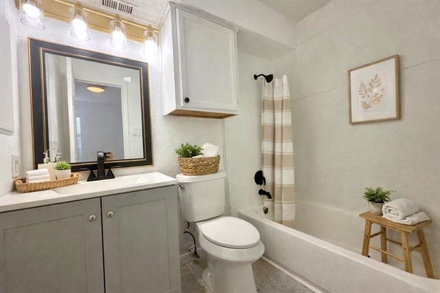 Foto del edificio - 9813 Walnut St