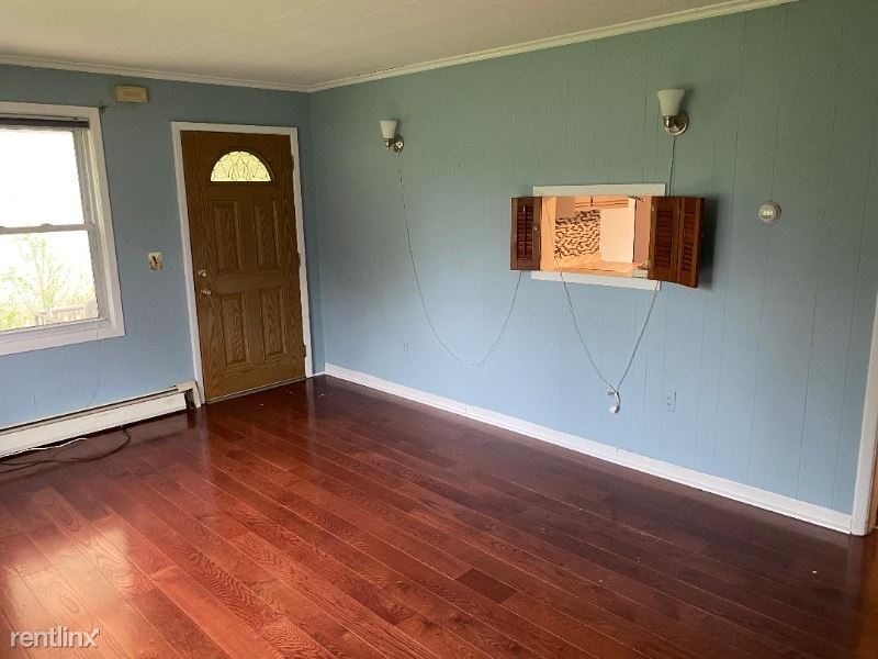 Primary Photo - 4 br, 2 bath House - 573 Bridgewater Ave