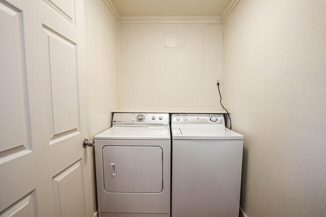 Foto del edificio - 2031 College View Rd