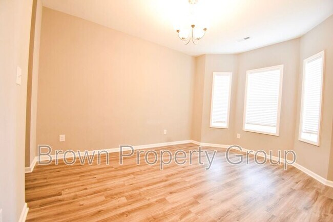 Building Photo - 240 Fieldbrook St