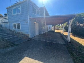 Building Photo - 546 Fir Ave