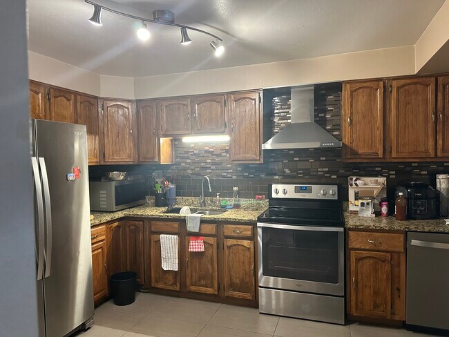 Kitchen - 2180 Oak Pl
