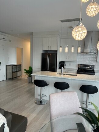 Building Photo - 335 Av De La Belle-Dame