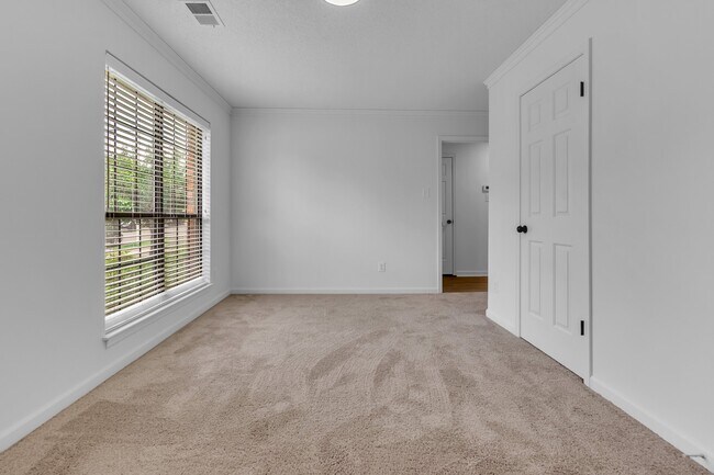 Building Photo - 6613 Stephan Ridge Dr