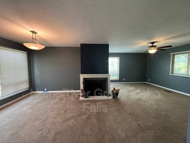 Building Photo - 12035 S Sunrise Cir