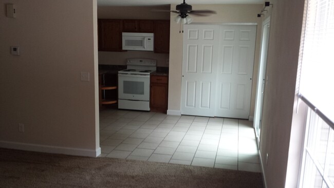Building Photo - 1623 Red Bud Dr