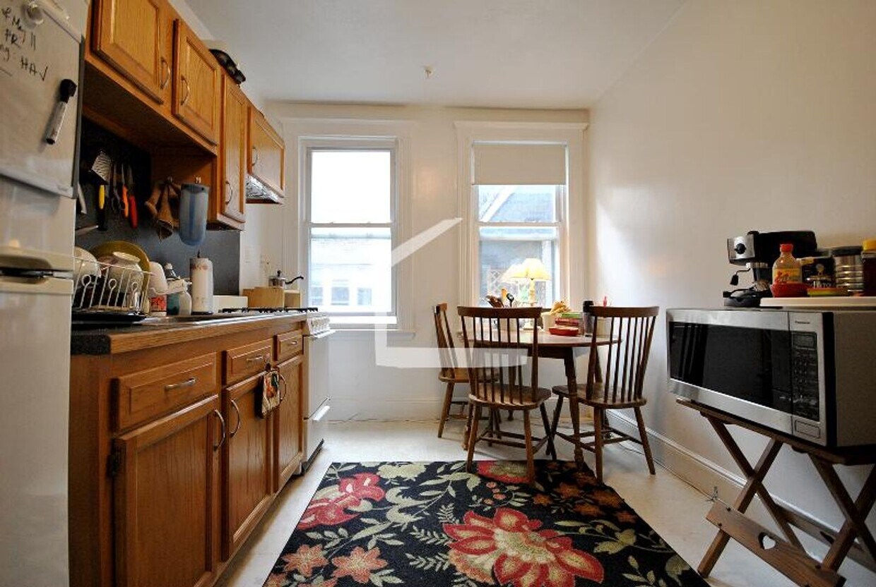 Building Photo - Avl NOW - No Fee! Spacious 2BR on Green Line, low move in cost!