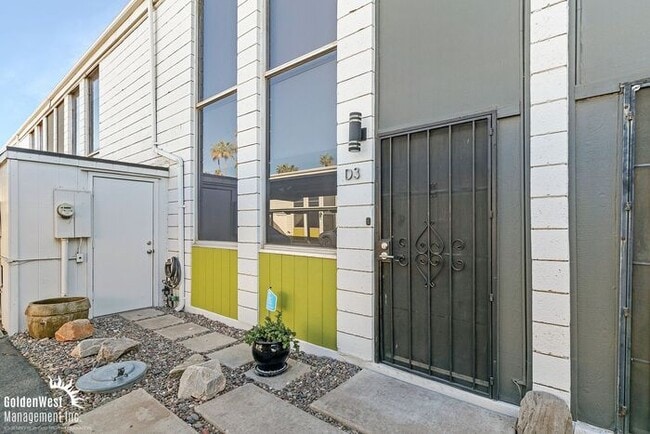 Building Photo - Stylish 1Bdm 2Ba Loft in Uptown Phoenix with Private Yard!