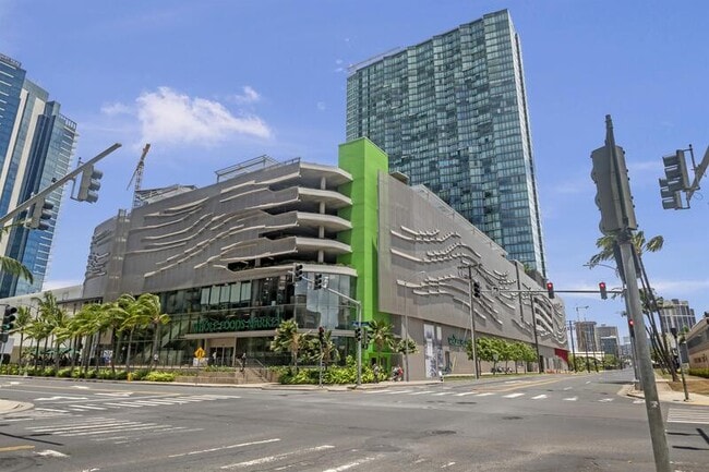 Building Photo - 1001 Queen St