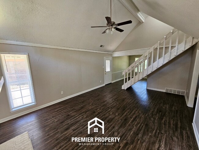 Building Photo - Spacious 3BR/2BA in 38115 | Soaring Ceilings & Floor-to-Ceiling Fireplace