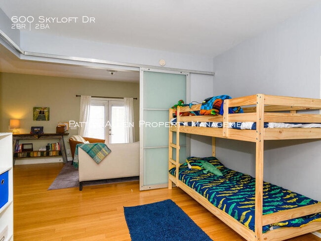 Building Photo - Beautiful open-concept downtown condo
