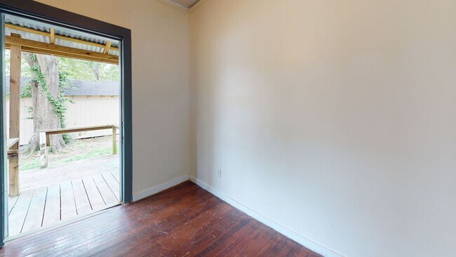 Building Photo - This 2/1 in the Broadmoor Community is rea...
