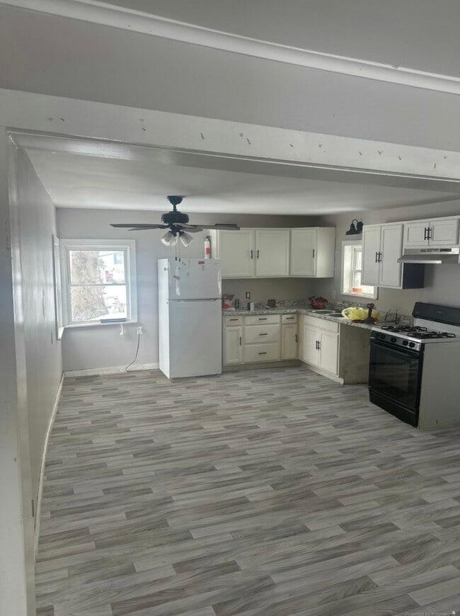 Building Photo - 411 N Cochran St