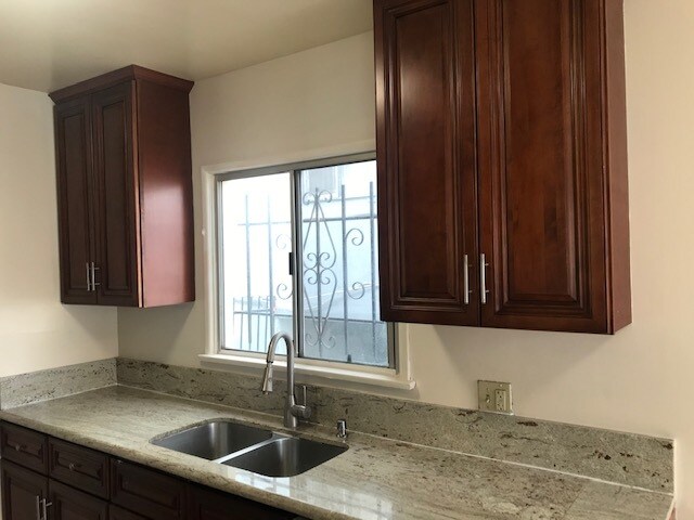 Foto del edificio - 3914 Ingraham St