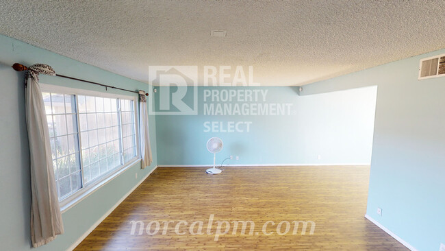 Building Photo - 932 Regatta Dr