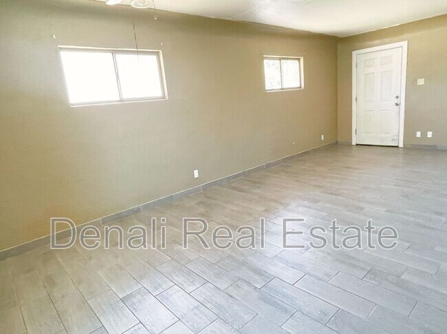 Building Photo - 2138 E Turney Ave