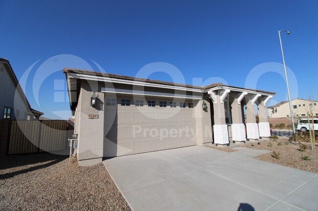 Building Photo - 5716 S Romano