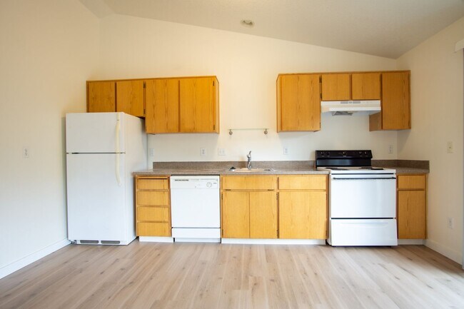 Foto del edificio - FREE RENT: Contemporary One Bedroom w/New Luxury Vinyl Flooring + Vaulted Ceilings!