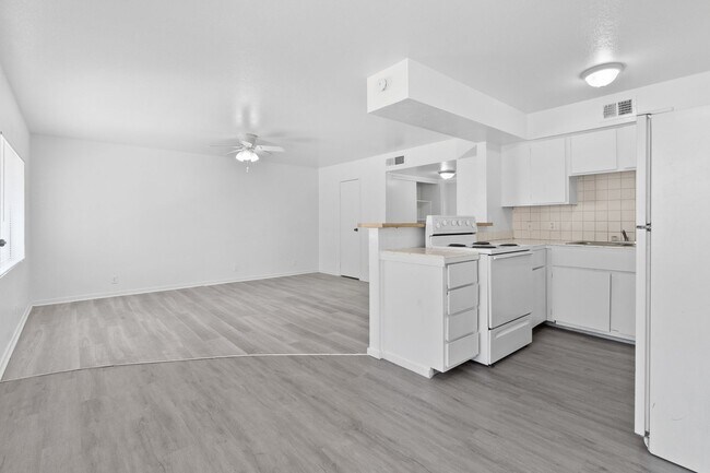 Foto del edificio - Charming 2-Bedroom Unit!