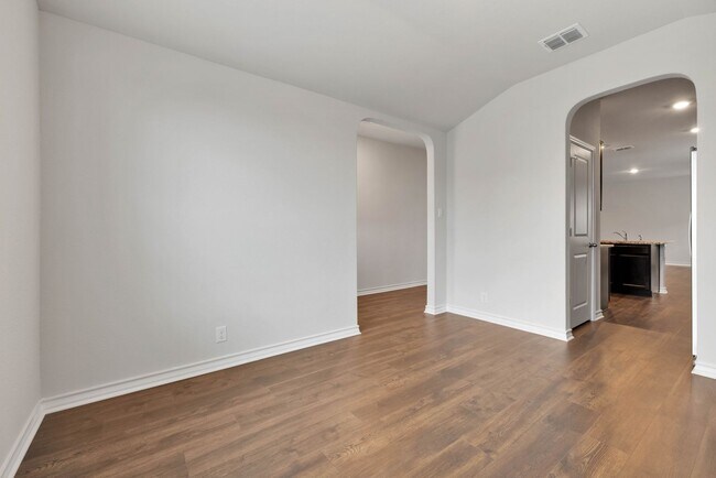 Foto del edificio - Beautiful 3 Bedroom/2 Bathroom Single Stor...