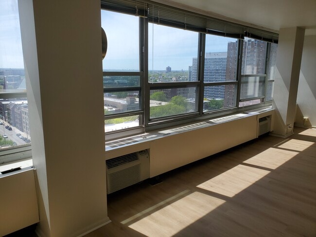 Building Photo - 3550 N Lake Shore Dr