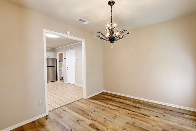 Building Photo - 3 Bedroom 2 Bathroom House in Texarkana, TX