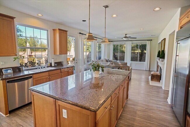 Foto del edificio - 26155 Lone Rock Ct