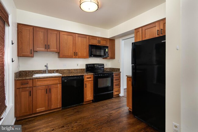 Building Photo - 3007 20th Ct S