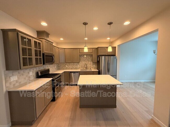 Foto del edificio - 3238 64th Ln SW