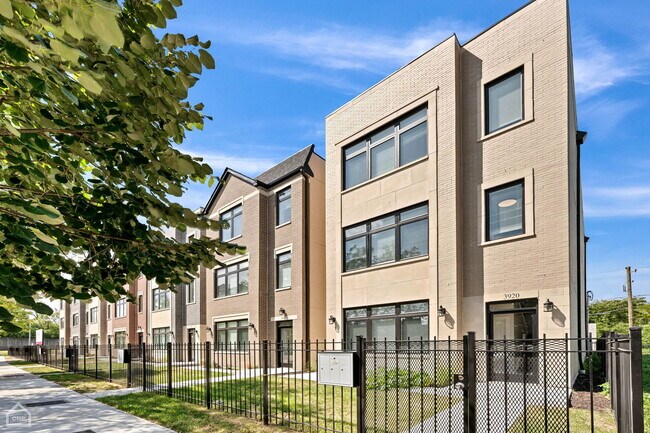 Foto del edificio - 3930 S Calumet Ave